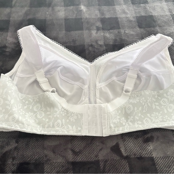 PLAYTEX 18-Hour Wireless Bra. Size 48C. White. NWOT. Fast Shipping. See Pics - Picture 5 of 10